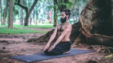 Yoga for beginners : एक योग गुरू बता रहे हैं योगाभ्‍यास शुरू करने से पहले 4 जरूरी बातें