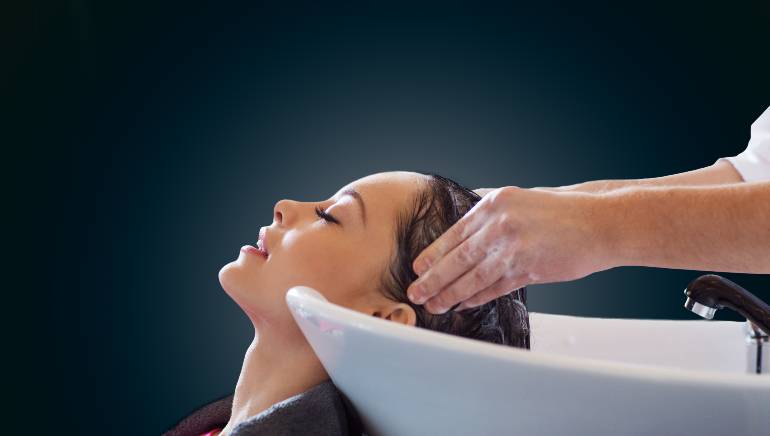 hair care tips for  यहां है रीबॉन्डिंग के लिए हेयर केयर टिप्स। |  HealthShots Hindi