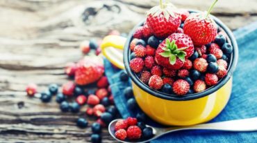heart healthy ke liye khaaen berries