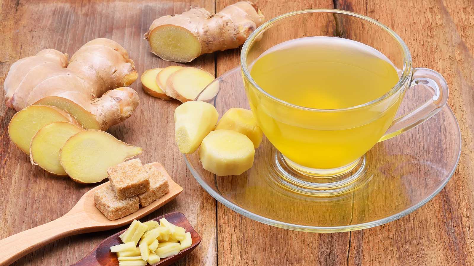 Know how to make ginger water for weight loss.- जानिए वेट लॉस और फिटनेस के  लिए कैसे बनाना है अदरक का पानी। | HealthShots Hindi