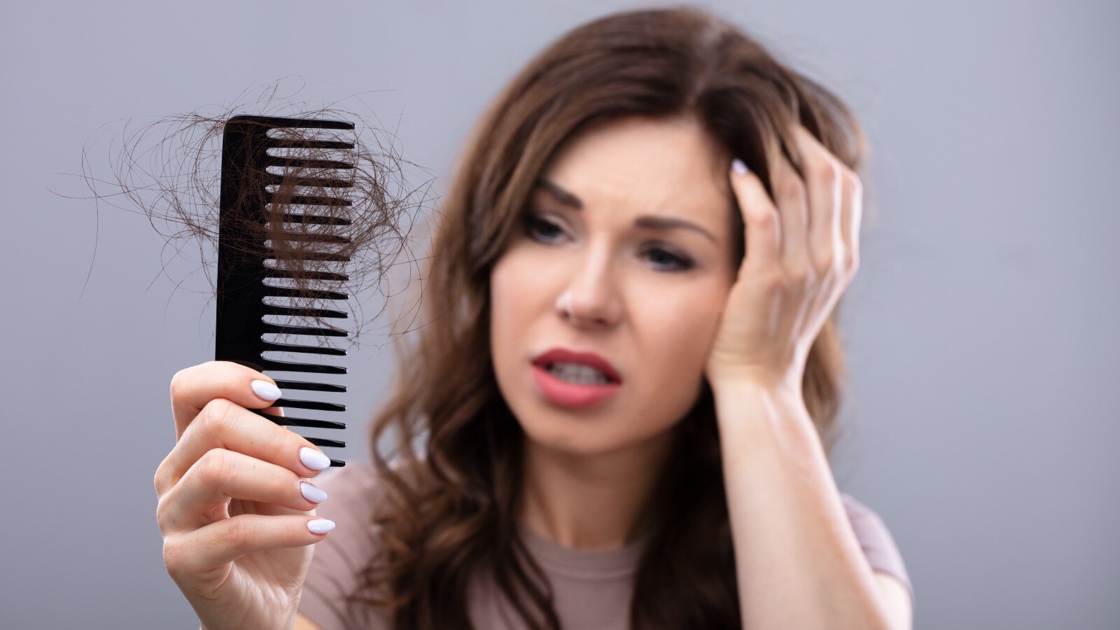 Hair Loss: सिर की मांग चौड़ी होते जाना है बालों के कम होने का संकेत, ये 5 उपाय हो सकते हैं आपके लिए मददगार 