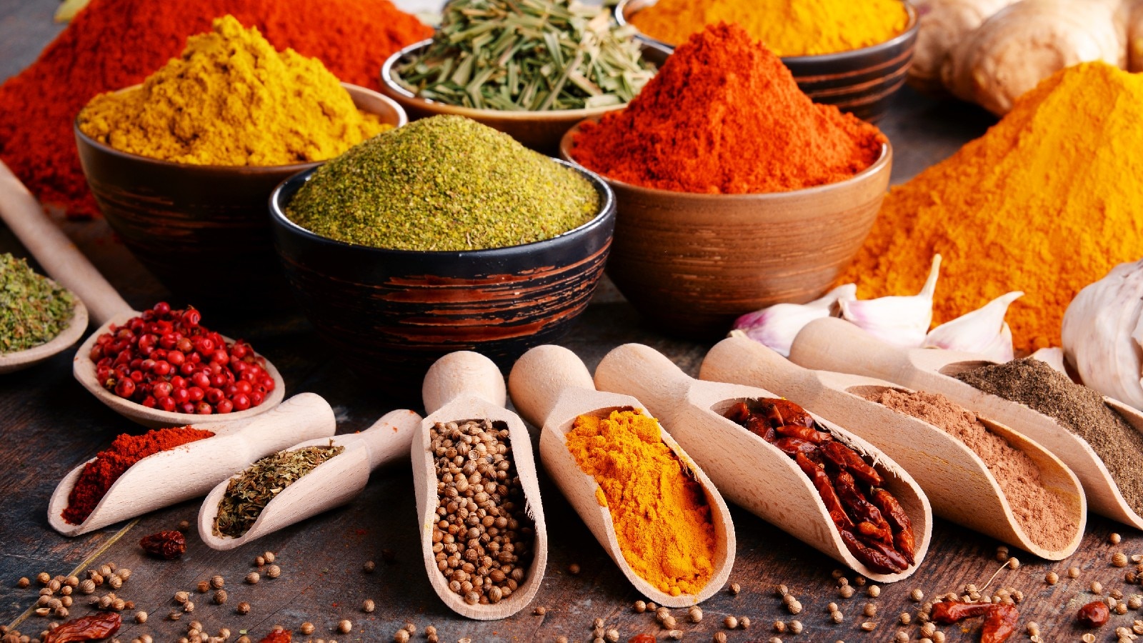 7 spices that can boost your health also. जानें उन 7 मसालों को, जो स्वाद  बढ़ाने के साथ सेहत की रक्षा भी करते हैं। | HealthShots Hindi