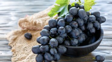 black grapes fayade