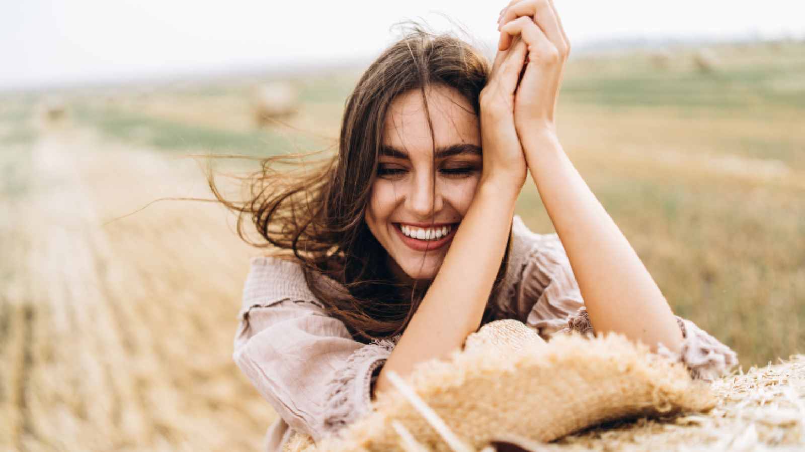 खुश रहने वाले लोगों में ये 5 आदतें होती हैं और आप इन्हें सीखकर उनकी खुशी बढ़ा सकते हैं।