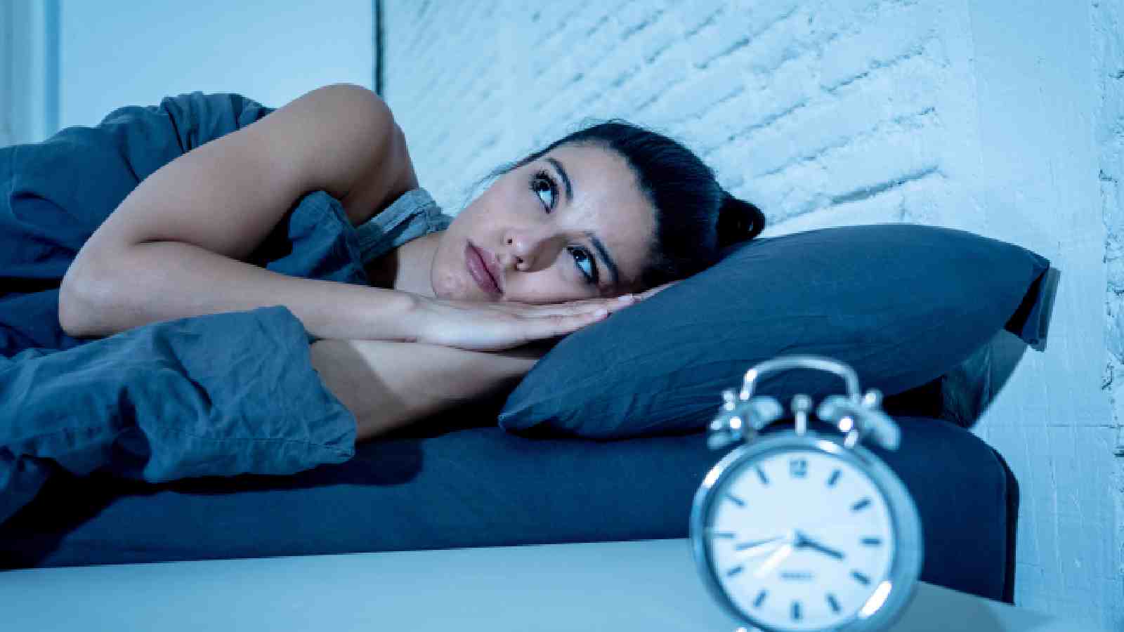 नींद के शेड्यूल में व्यवधान के कारण भी समस्याएँ उत्पन्न हो सकती हैं।