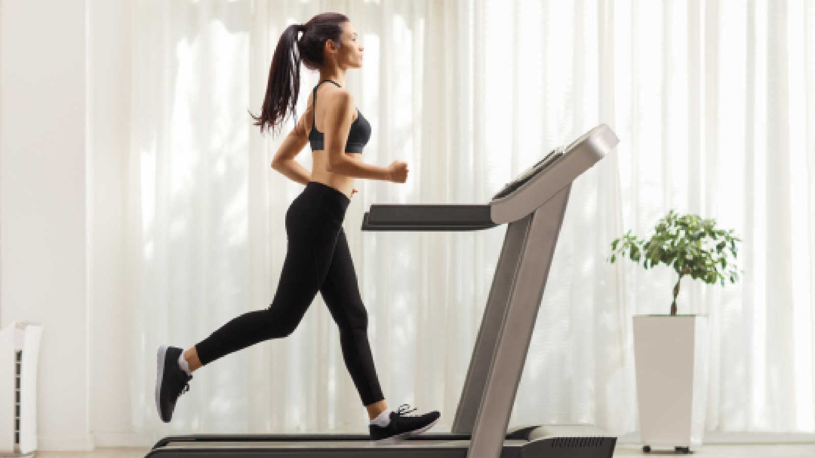 ऑउटसाइड या ट्रेडमिल, वजन घटाने के लिए कहां पर दौड़ना है ज्यादा बेहतर, एक फिटनेस एक्सपर्ट से जानते हैं