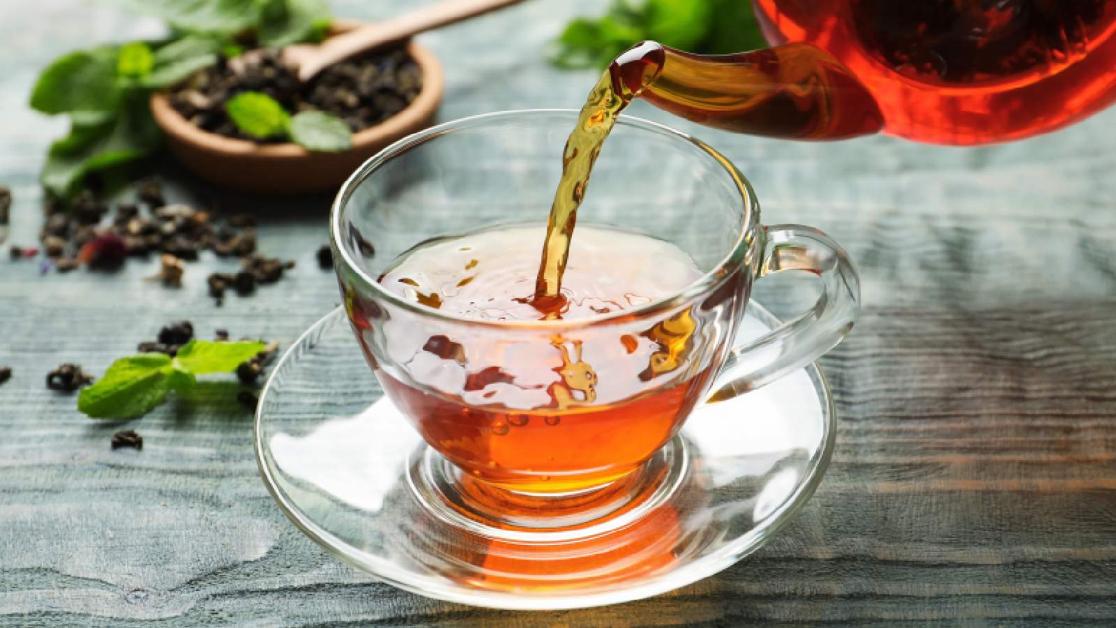 Herbal tea is beneficial to the skin.