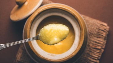A spoonful of ghee can give you soft skin and silky hair. Here's how |  HealthShots