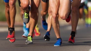 People running a marathon