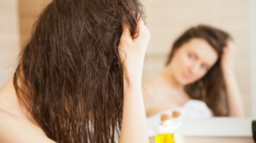 These 5 super-effective home remedies for frizzy hair will tame your mane |  HealthShots