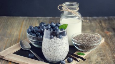 chia seed and berry pudding