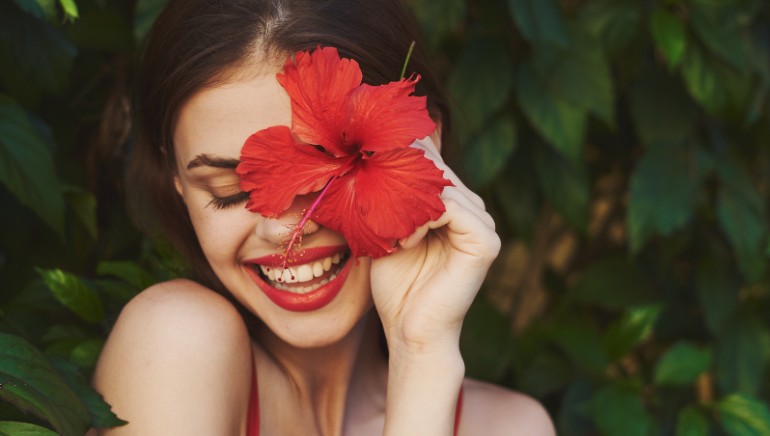 Stop hair loss and get rid of dandruff with these DIY hibiscus hair masks |  HealthShots