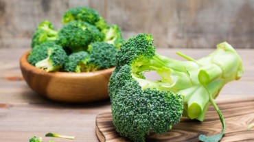 Broccoli nutrition: Health risks of eating too much broccoli | HealthShots