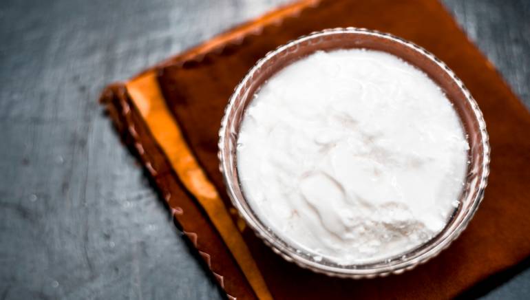 What's the right way to use curd for hair? Let's find out | HealthShots