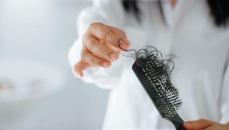 Here's why rinsing your hair with black tea can help you stop hair loss |  HealthShots
