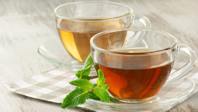 Green tea vs black tea: Here is what's healthier | HealthShots