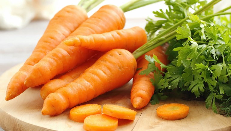 5 benefits of carrots that make it the perfect winter superfood |  HealthShots