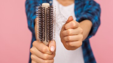 Tips to improve your hair elasticity and treat hair breaking from middle |  HealthShots
